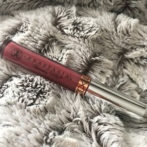 Anastasia Beverly Hills Liquid Lipstick dusty rose